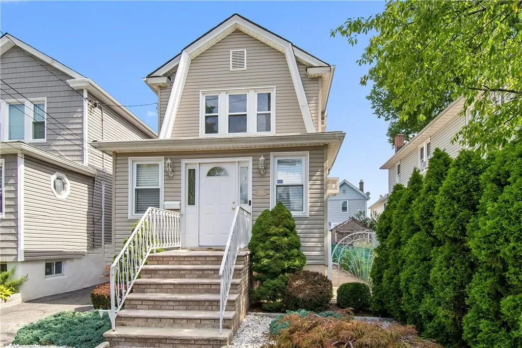 3179 Rawlins Avenue Bronx NY 10465