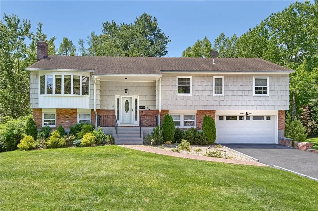 81 Devonshire Road New Rochelle NY 10804