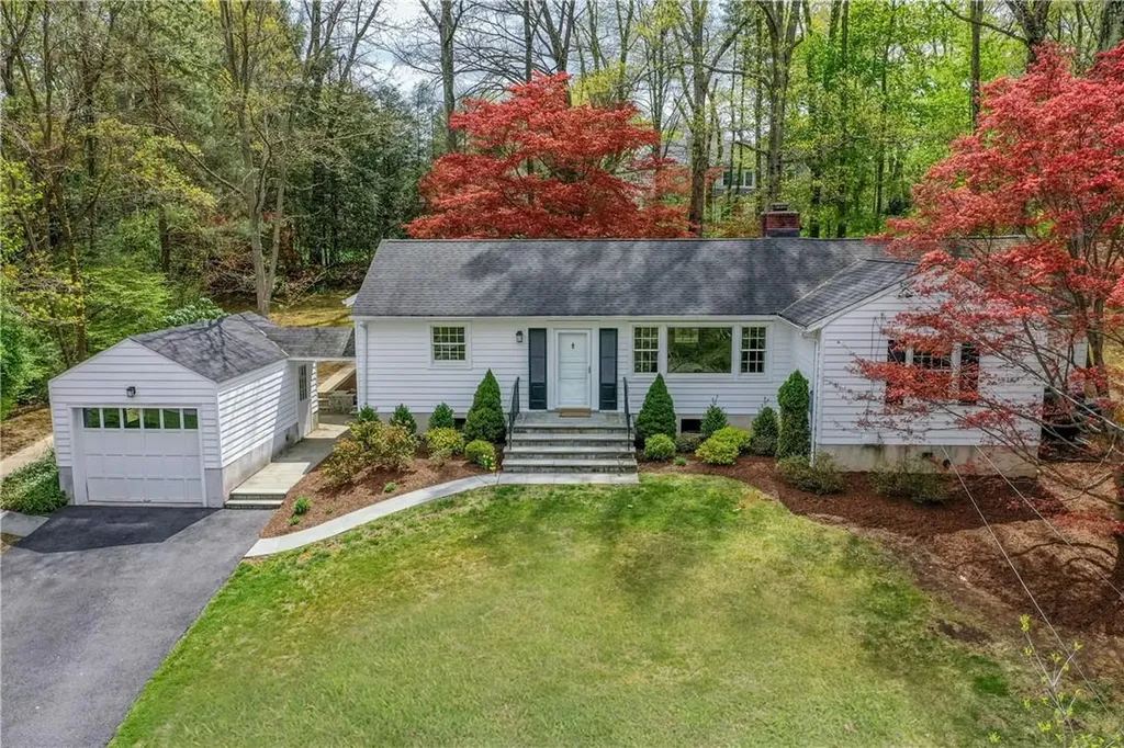 8 Orchard Ridge Terrace Chappaqua NY 10514