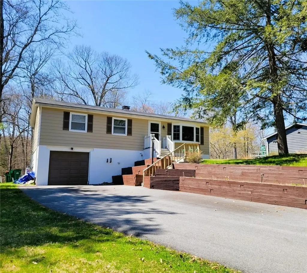 34 Shaker Lane Hyde Park NY 12538