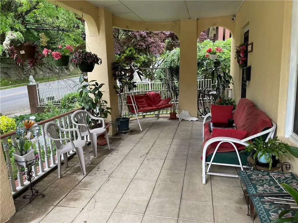386 Park Hill Avenue Yonkers NY 10705