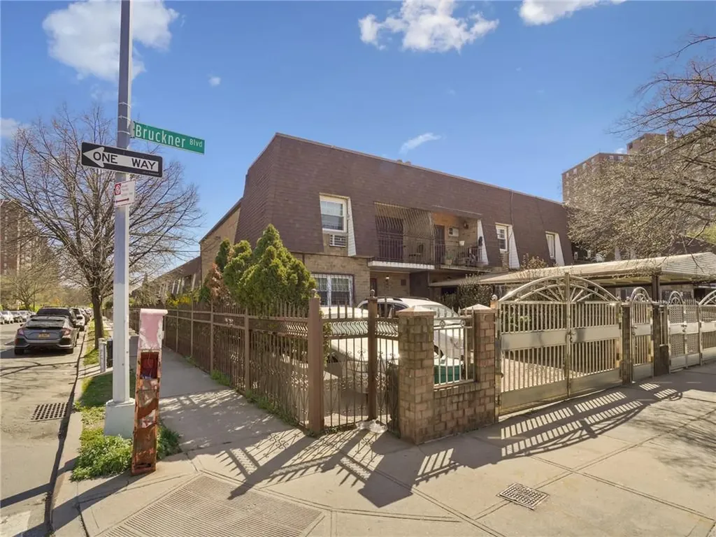 1846 Bruckner Boulevard Bronx NY 10473