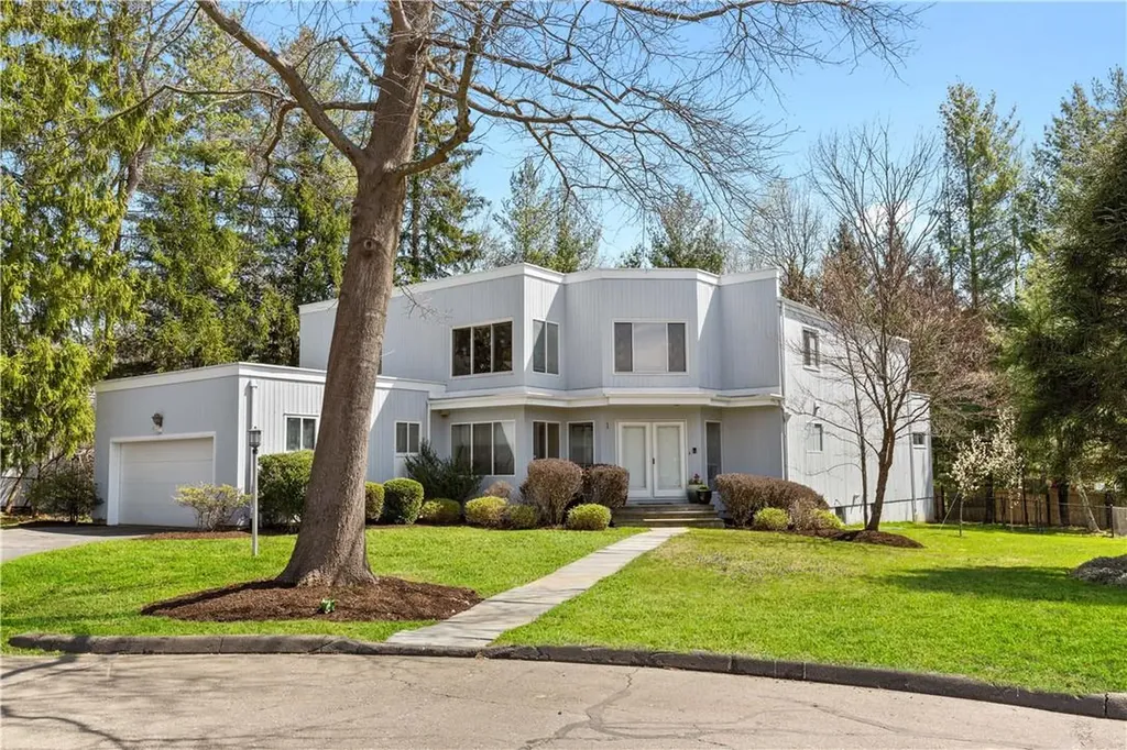 1 Deer Run Rye Brook NY 10573