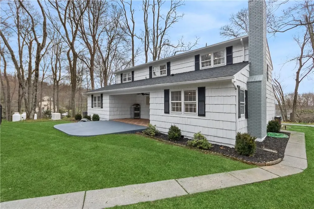 8 Lalli Drive Katonah NY 10536