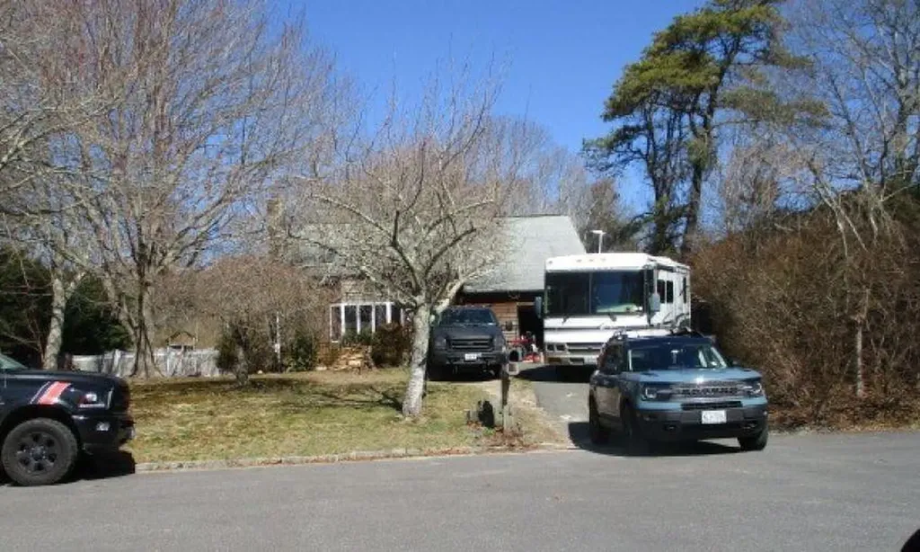 17 Ginny Lane Hampton Bays NY 11946