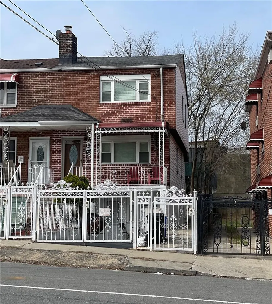 3019 Laconia Avenue Bronx NY 10469