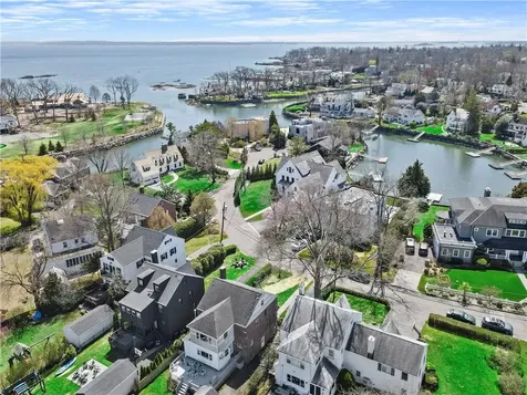 19 Old Colony Drive Larchmont NY 10538