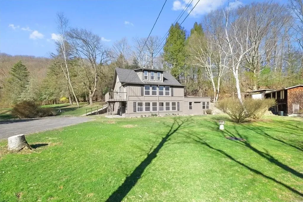 2 Mae Lane Highland NY 12528