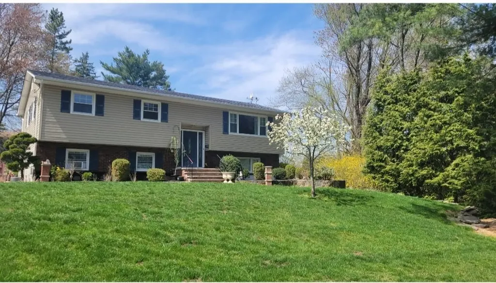 37 Eckerson Lane Spring Valley NY 10977