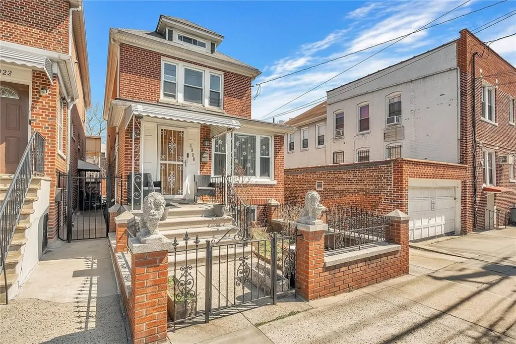 1920 Tomlinson Avenue Bronx NY 10461