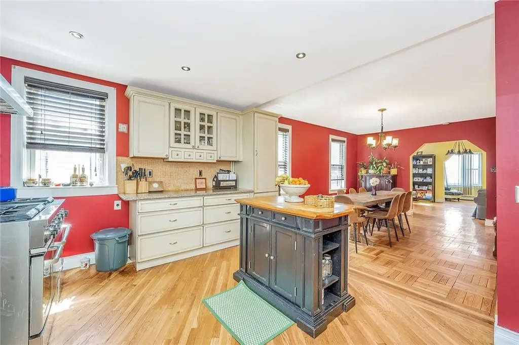 1920 Tomlinson Avenue Bronx NY 10461