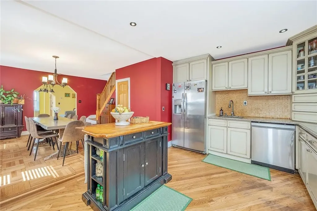 1920 Tomlinson Avenue Bronx NY 10461