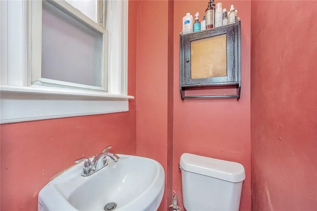 1920 Tomlinson Avenue Bronx NY 10461