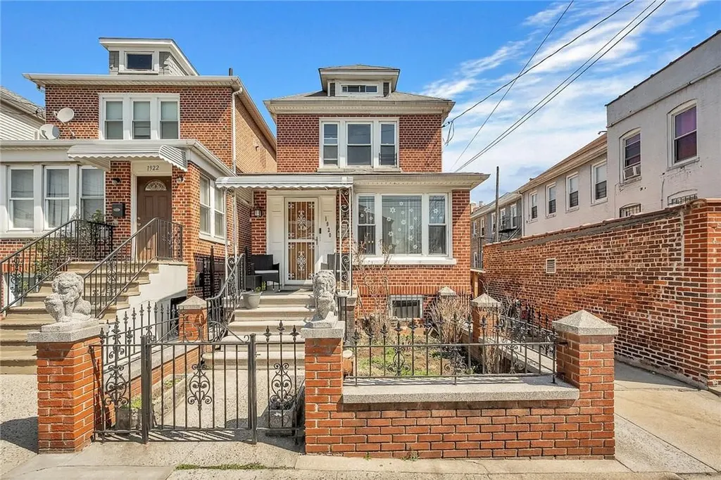 1920 Tomlinson Avenue Bronx NY 10461