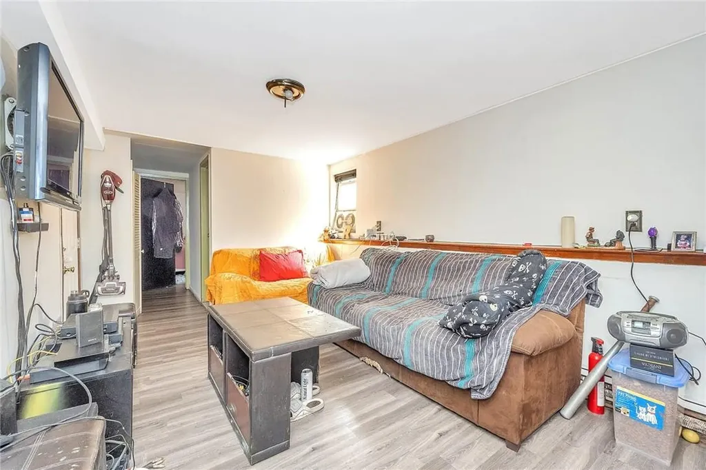 1920 Tomlinson Avenue Bronx NY 10461