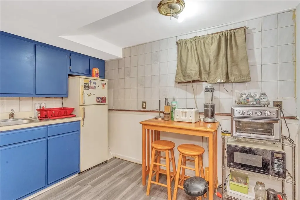 1920 Tomlinson Avenue Bronx NY 10461