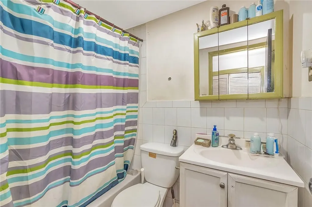 1920 Tomlinson Avenue Bronx NY 10461