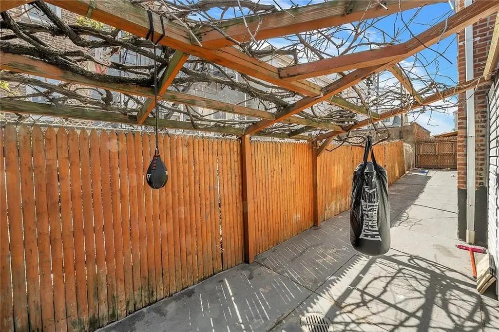 1920 Tomlinson Avenue Bronx NY 10461