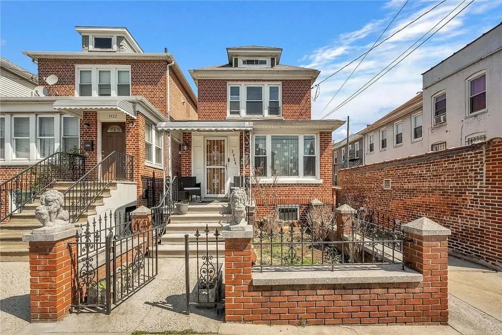 1920 Tomlinson Avenue Bronx NY 10461
