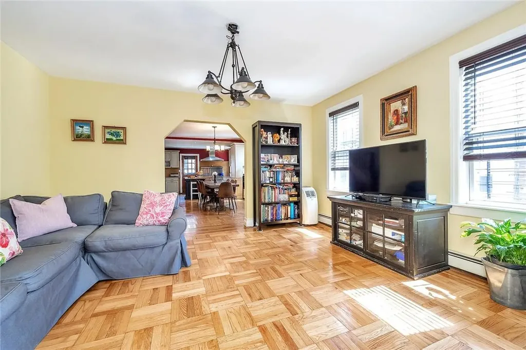 1920 Tomlinson Avenue Bronx NY 10461