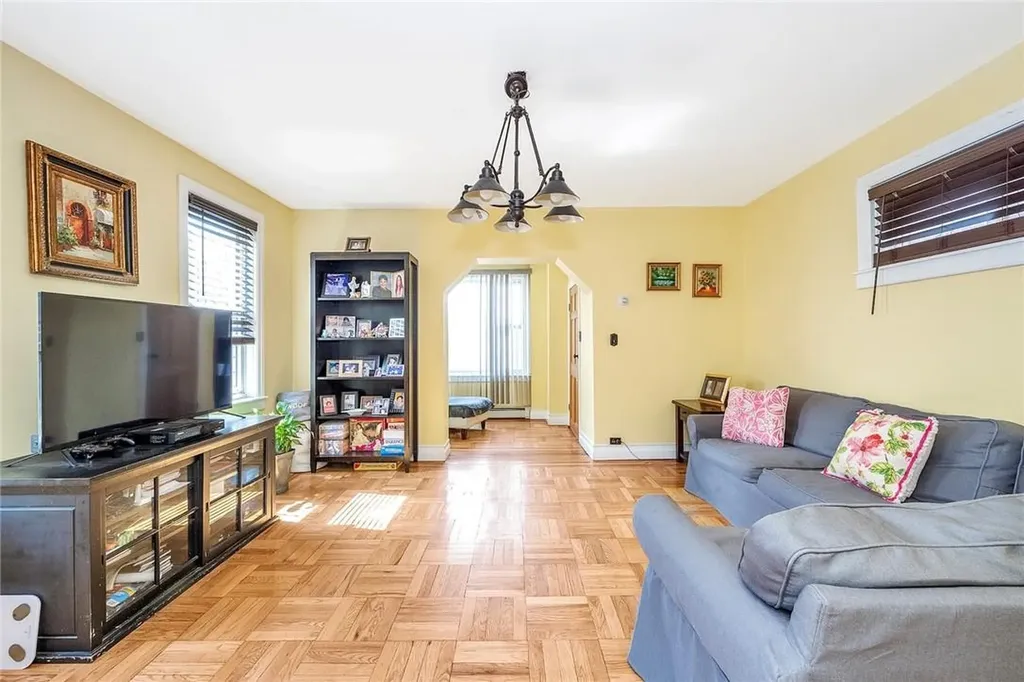 1920 Tomlinson Avenue Bronx NY 10461