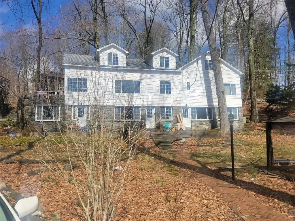 18 Garden Place Mahopac NY 10541