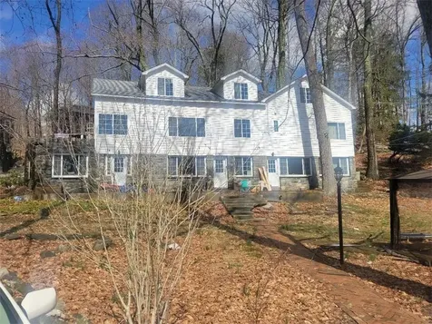 18 Garden Place Mahopac NY 10541