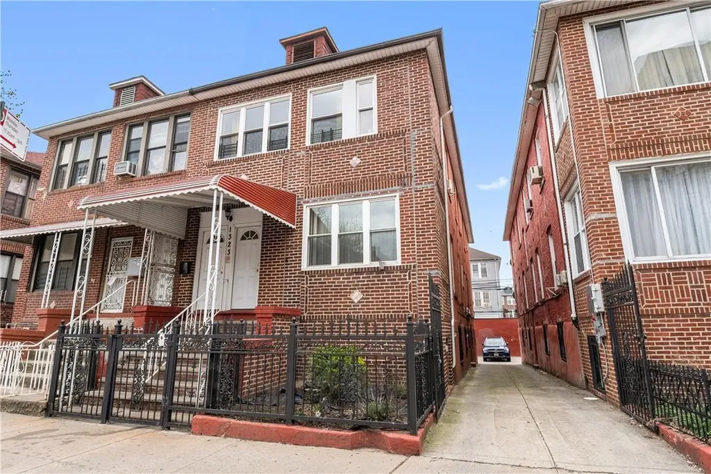 1323 Commonwealth Avenue Bronx NY 10472