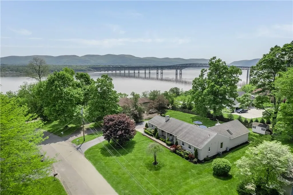 22 Susan Drive Newburgh NY 12550