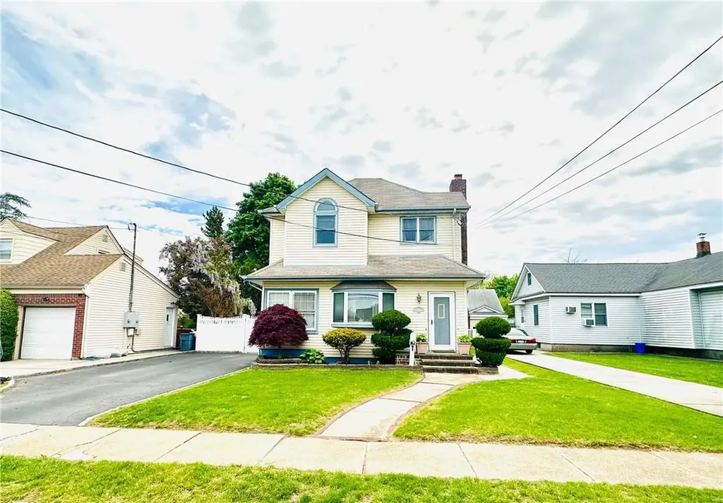 19 Moody Avenue Freeport NY 11520