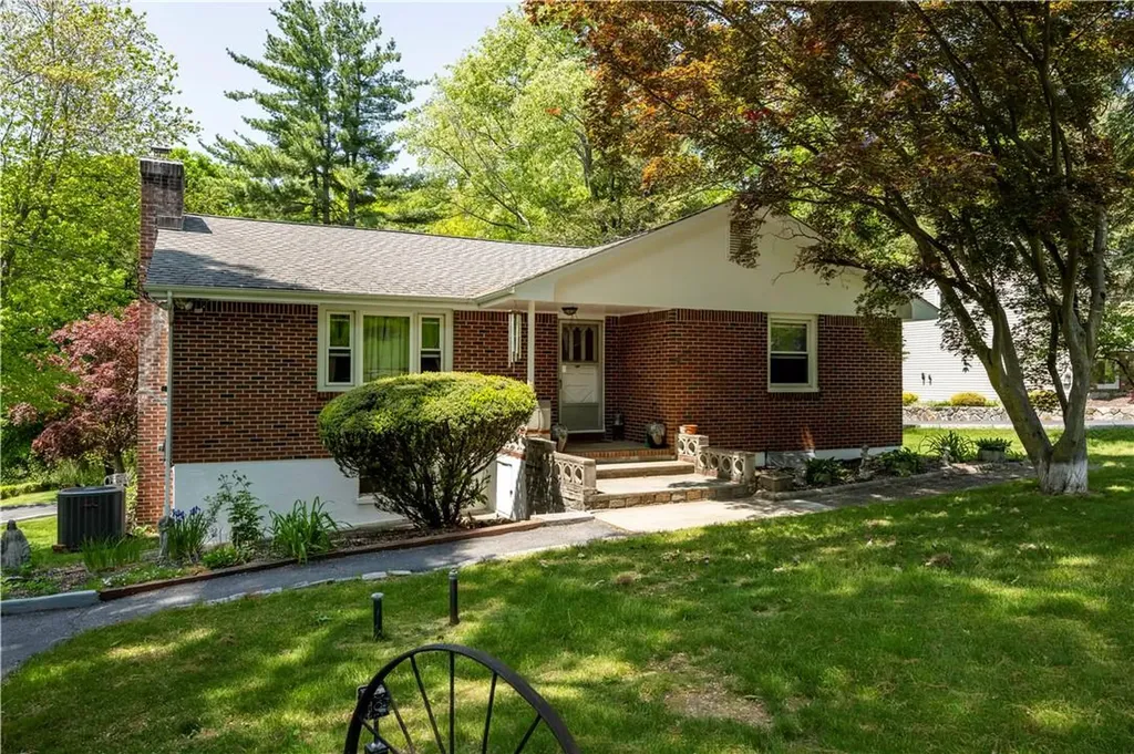 55 Woodbine Drive Mahopac NY 10541