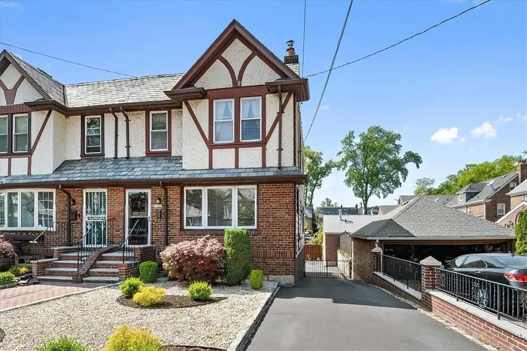 1249 Rhinelander Avenue Bronx NY 10461