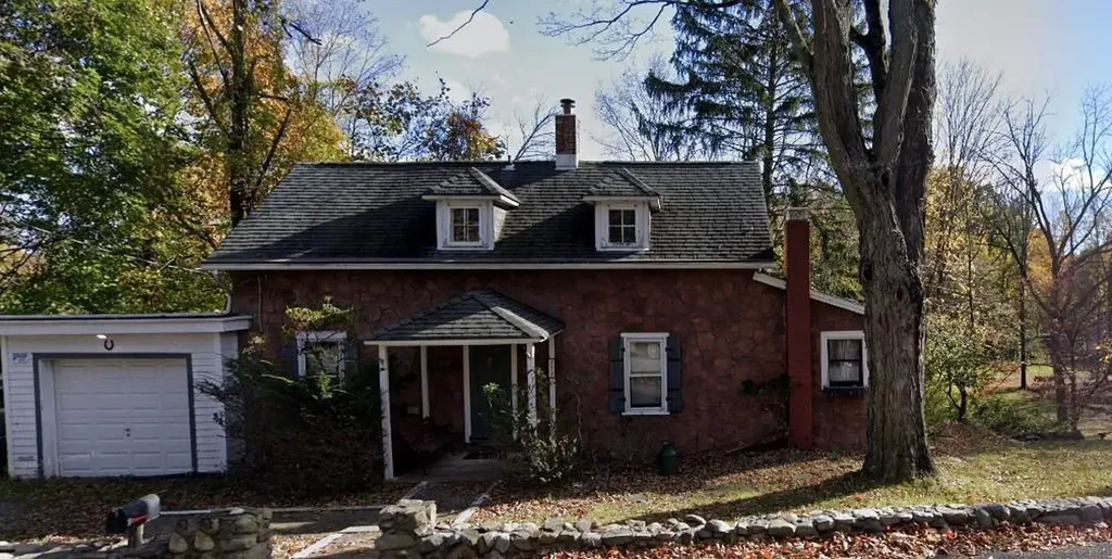 272 Mcnamara Road Spring Valley NY 10977