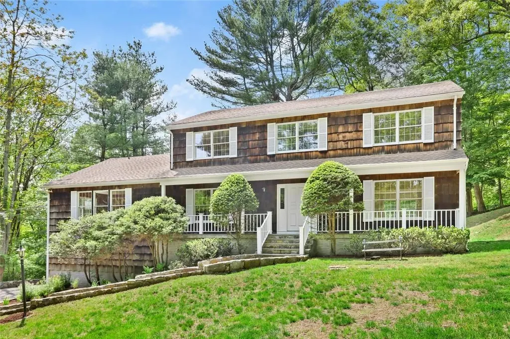 10 Manor Drive Goldens Bridge NY 10526