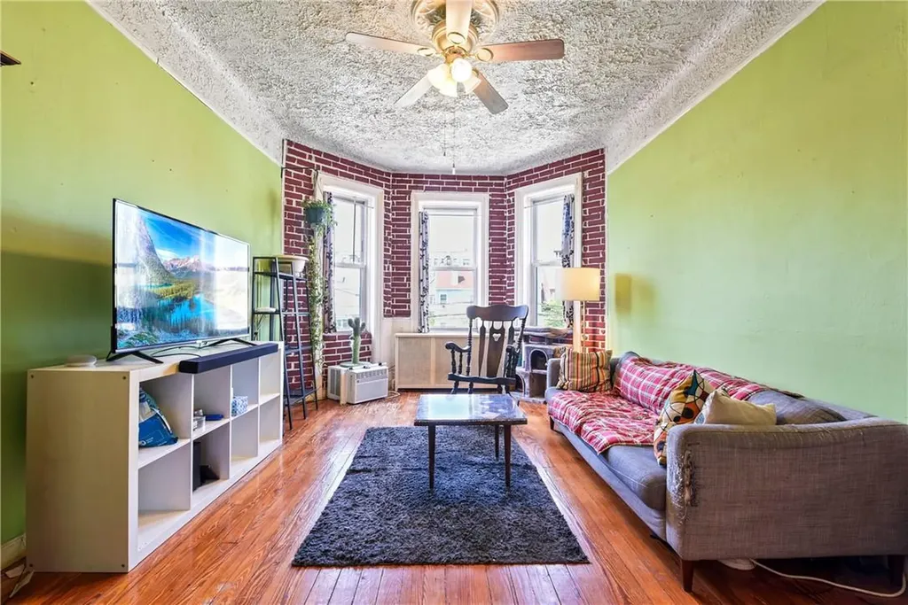 292 E 8th Street Brooklyn NY 11218