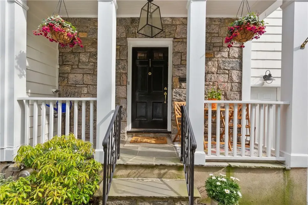 81 Murray Avenue Larchmont NY 10538