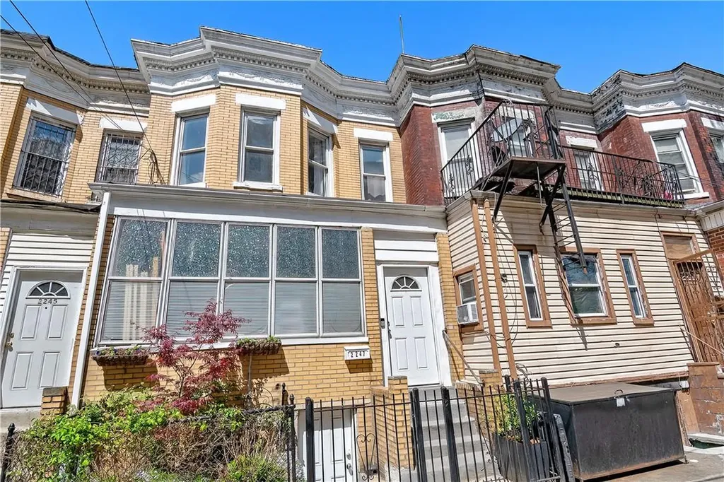 2247 Tiebout Avenue Bronx NY 10457