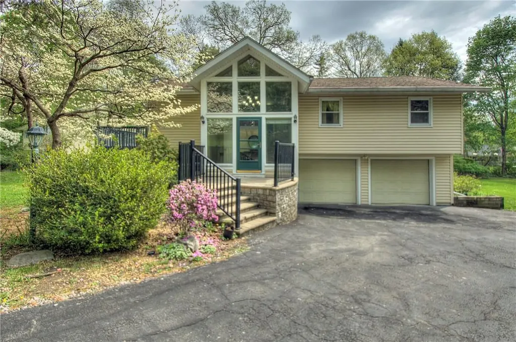 16 Susan Lane Poughkeepsie NY 12603