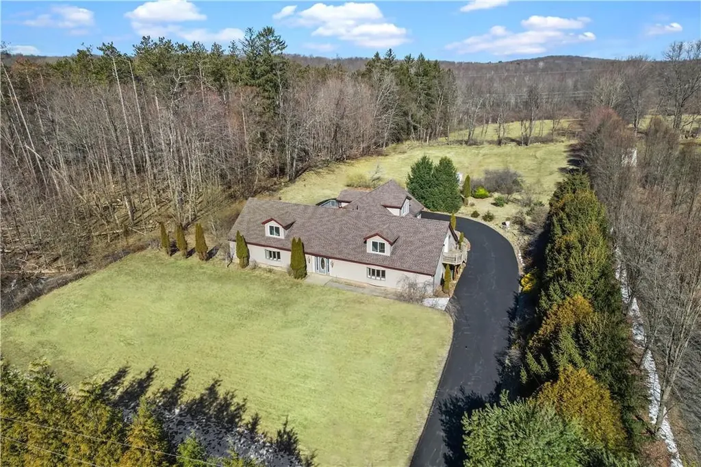 24 Favino Drive Wallkill NY 12589
