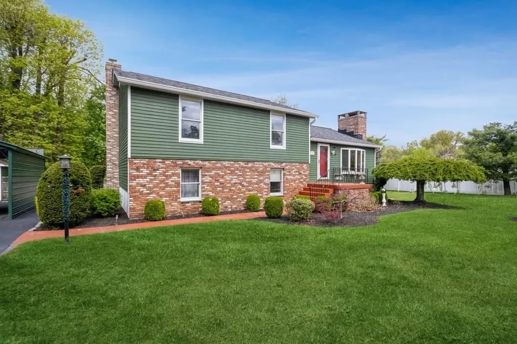 17 Lucas Lane Beacon NY 12508
