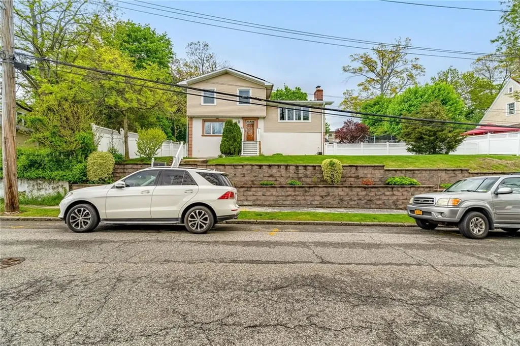 40 Hunt Avenue Yonkers NY 10710