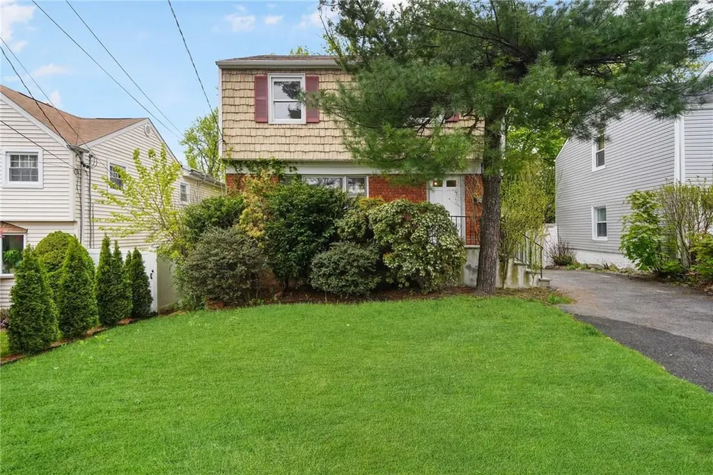 33 Kingsley Drive Yonkers NY 10710