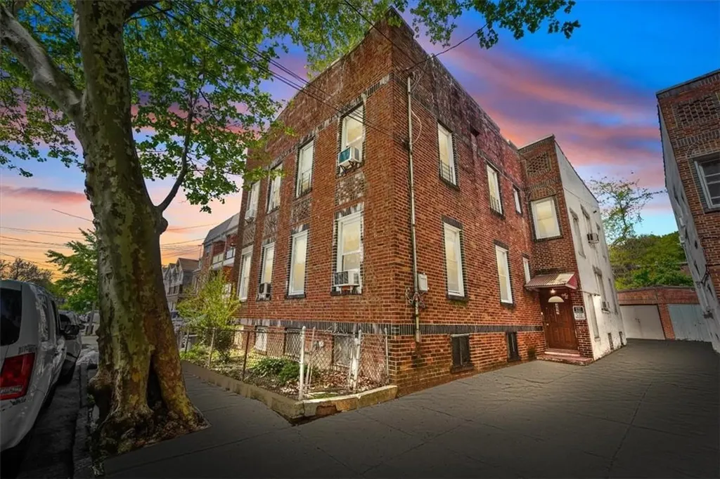 3627 Corlear Avenue Bronx NY 10463