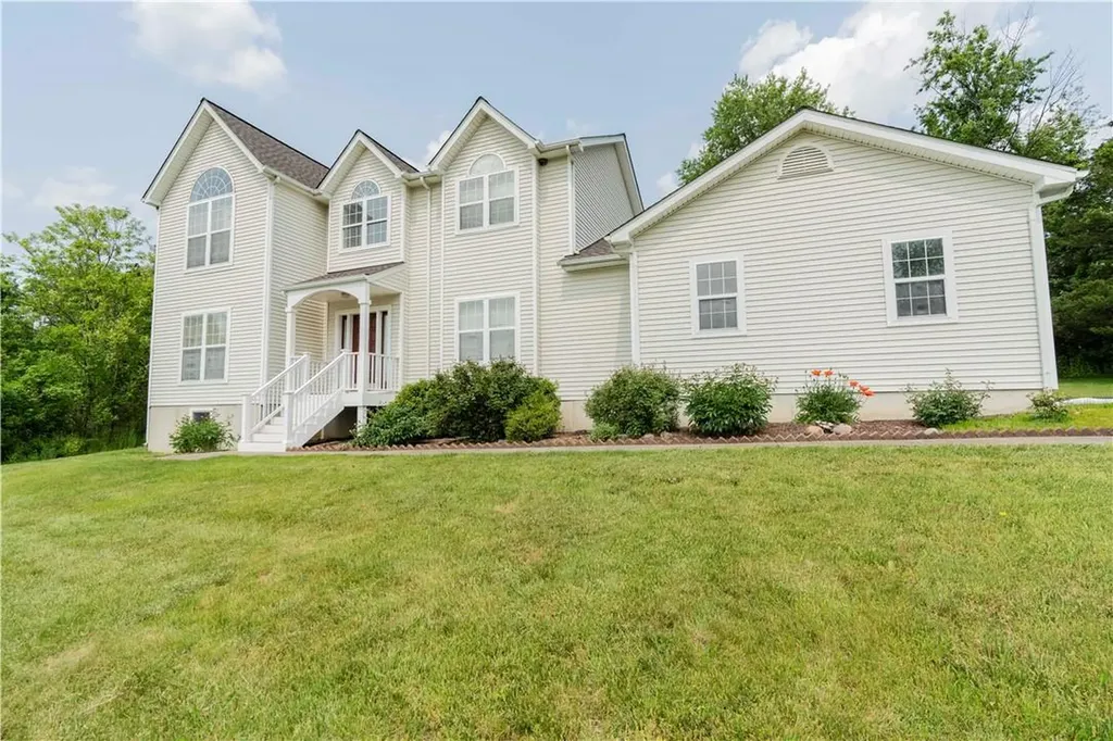 19 Hartstone Drive Poughkeepsie NY 12603