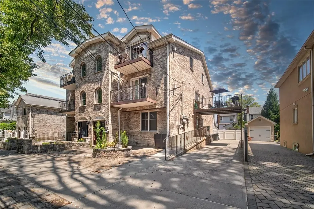 716 Vincent Avenue Bronx NY 10465