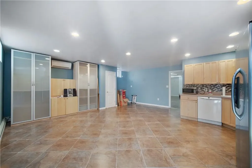 716 Vincent Avenue Bronx NY 10465