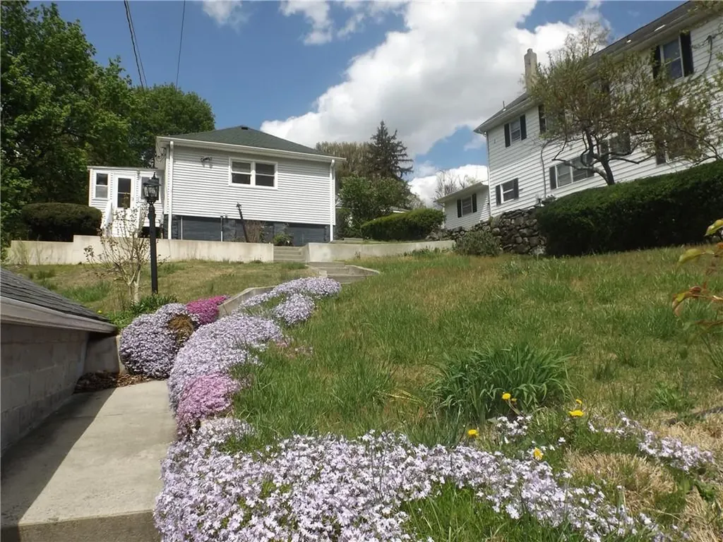 1018 Frost Lane Peekskill NY 10566