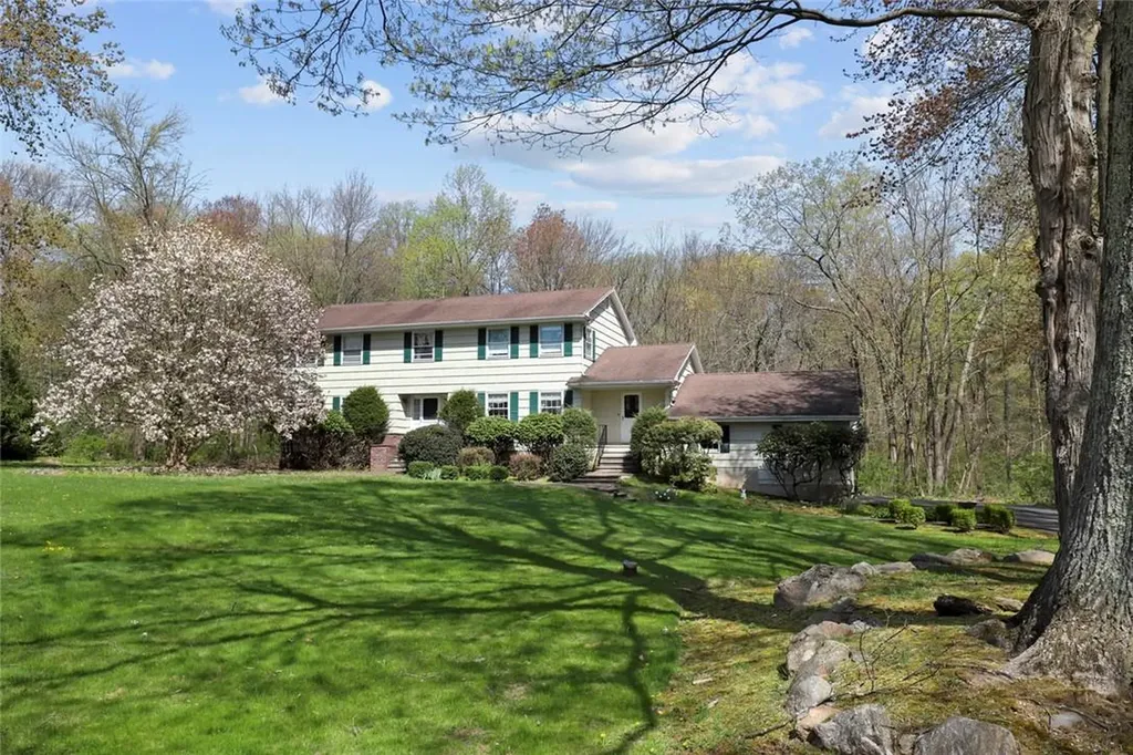 17 Perry Court Armonk NY 10504