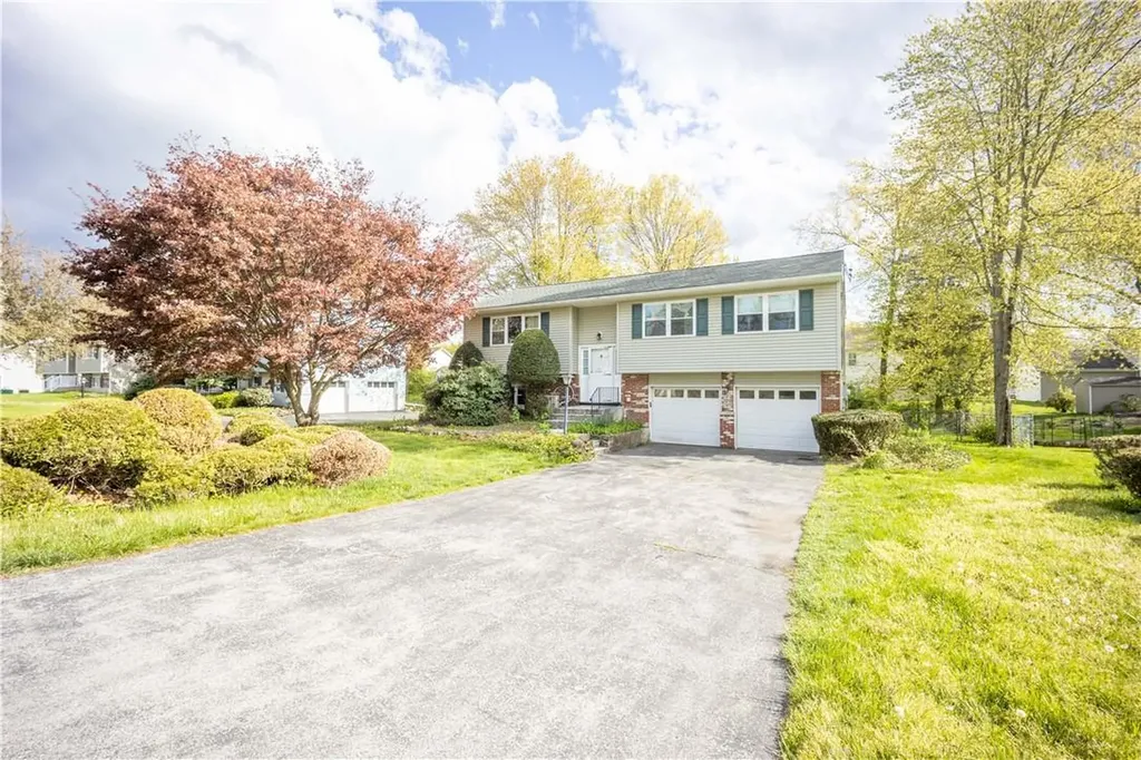 33 Sutton Park Road Poughkeepsie NY 12603