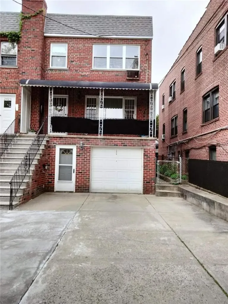 2425 Matthews Avenue Bronx NY 10467